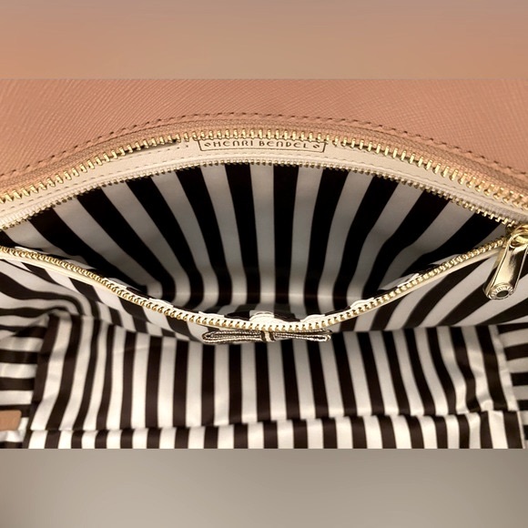 Henri Bendel || NYC Skyline W 57th Tote || EUC✨ w Dust Bag - Picture 4 of 16